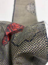 画像をギャラリービューアに読み込む, 変わり色紙に抽象画模様織り出し本場泥大島紬(5マルキ)