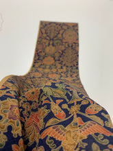 画像をギャラリービューアに読み込む, 動物に花更紗模様【M】