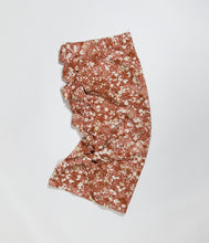 画像をギャラリービューアに読み込む, 枝梅に草花模様に金彩