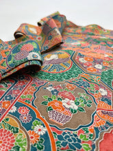 画像をギャラリービューアに読み込む, 絵皿に家屋・花鳥模様