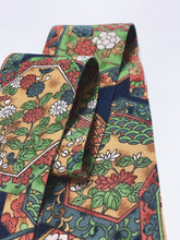 画像をギャラリービューアに読み込む, 亀甲に草花模様【短】