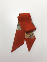 画像をギャラリービューアに読み込む, 破れ色紙に花古典柄総紗綾地紋