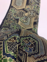 画像をギャラリービューアに読み込む, 亀甲に華紋模様織り出し本場泥大島紬(5マルキ)