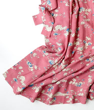 画像をギャラリービューアに読み込む, 白抜きの草花模様【タックタイプ】