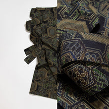 画像をギャラリービューアに読み込む, 亀甲に華紋模様織り出し本場泥大島紬(5マルキ)