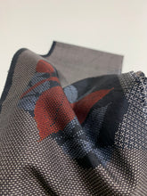 画像をギャラリービューアに読み込む, 亀甲に草葉模様織り出し本場泥大島紬(7マルキ)