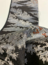 画像をギャラリービューアに読み込む, 家屋に樹木模様織り出し手織り紬