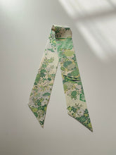 画像をギャラリービューアに読み込む, 御所車に草花模様【短】