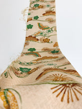 画像をギャラリービューアに読み込む, 松・梅に蝶模様総地紋