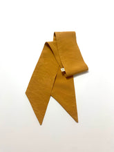 画像をギャラリービューアに読み込む, 芝草に蝶模様織り出し色無地