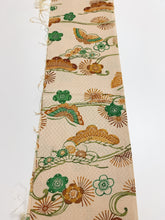 画像をギャラリービューアに読み込む, 松・梅に蝶模様総地紋