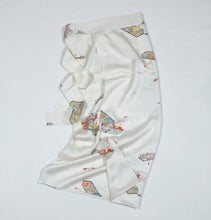 画像をギャラリービューアに読み込む, 文箱に巻物模様総地紋