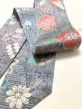 画像をギャラリービューアに読み込む, 草花模様に総紗綾地紋