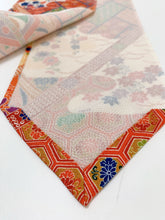 画像をギャラリービューアに読み込む, 斜め縞に亀甲楓梅菊尽くし模様【長】