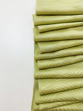 画像をギャラリービューアに読み込む, 波模様織り出し三つ紋色無地紋付き【ギャザータイプ】