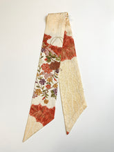 画像をギャラリービューアに読み込む, 唐草地紋にしだれ花模様【短】