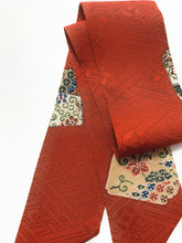 画像をギャラリービューアに読み込む, 破れ色紙に花古典柄総紗綾地紋