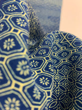 画像をギャラリービューアに読み込む, 破れ色紙に花・古典柄模様