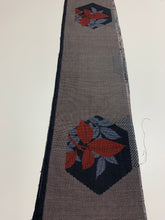 画像をギャラリービューアに読み込む, 亀甲に草葉模様織り出し本場泥大島紬(7マルキ)