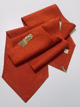 画像をギャラリービューアに読み込む, 破れ色紙に花古典柄総紗綾地紋