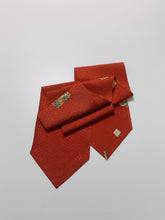 画像をギャラリービューアに読み込む, 破れ色紙に花古典柄総紗綾地紋