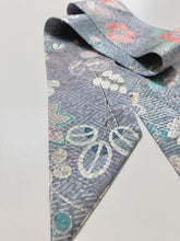 画像をギャラリービューアに読み込む, 草花模様に総紗綾地紋