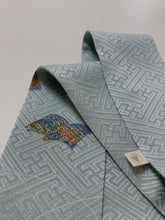 画像をギャラリービューアに読み込む, 読み本に花模様総紗綾地紋①