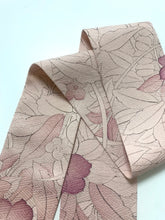 画像をギャラリービューアに読み込む, 総草花線描き模様総地紋