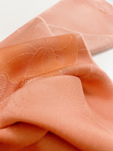 画像をギャラリービューアに読み込む, 点地紋に大花模様【ギャザータイプ】