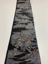 画像をギャラリービューアに読み込む, 家屋に樹木模様織り出し手織り紬