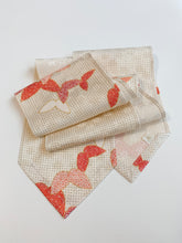 画像をギャラリービューアに読み込む, 楓地紋の蝶模様【長】