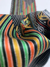 画像をギャラリービューアに読み込む, 切りばめ風縞に抽象模様