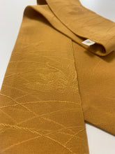 画像をギャラリービューアに読み込む, 芝草に蝶模様織り出し色無地