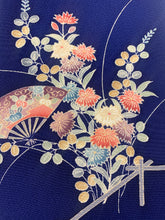 画像をギャラリービューアに読み込む, 草に扇模様【シュッケニ】