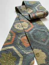 画像をギャラリービューアに読み込む, 花亀甲模様総地紋【短】①