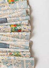 画像をギャラリービューアに読み込む, 変わり格子に四季の花々【タックタイプ】