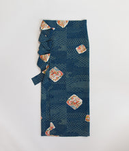 画像をギャラリービューアに読み込む, 破れ色紙に花・古典柄模様