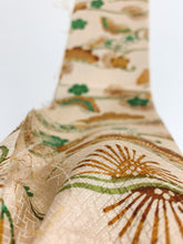 画像をギャラリービューアに読み込む, 松・梅に蝶模様総地紋