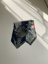 画像をギャラリービューアに読み込む, 流水に梅笹・花鳥模様【長】