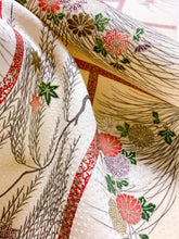 画像をギャラリービューアに読み込む, 菊に枝梅・楓模様【シュッケニ】