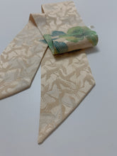 画像をギャラリービューアに読み込む, 総鶴地紋に線花模様①