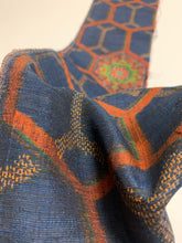 画像をギャラリービューアに読み込む, 亀甲に華紋織り出し十日町紬