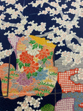 画像をギャラリービューアに読み込む, 誰が袖に草花・枝梅模様【シュッケニ】