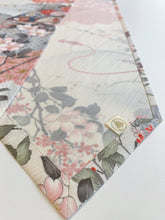 画像をギャラリービューアに読み込む, 巻物に花模様【長】