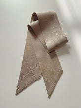 画像をギャラリービューアに読み込む, 松葉青海波模様織出し暈し色無地【短】