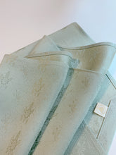 画像をギャラリービューアに読み込む, 草花総地紋織出し無地着物【長】