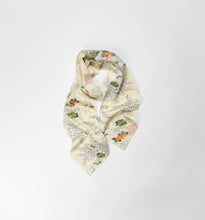 画像をギャラリービューアに読み込む, 地紙に草花模様に籠地紋【長】