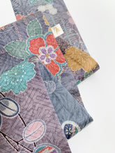 画像をギャラリービューアに読み込む, 草花模様に総紗綾地紋