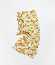 画像をギャラリービューアに読み込む, 松・梅に蝶模様総地紋