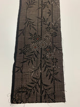 画像をギャラリービューアに読み込む, 菊に松竹梅模様織り出し本場泥大島紬(5マルキ)【シュッケニ】